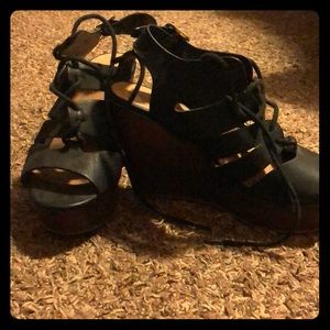 Black wedges